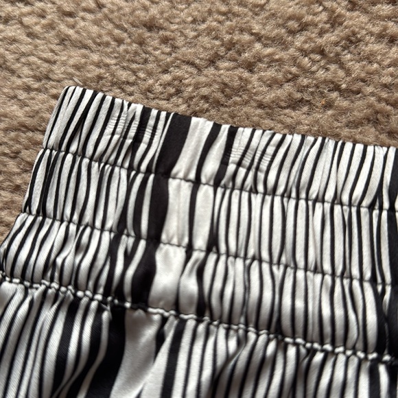 NWOT! Striped Black and White Women's Shorts - Picture 4 of 4